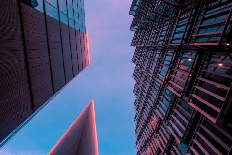 skyscrapers Feature Image For: Applicant Tracking System, Fitur Wajib Rekrutmen Perusahaan 2022
