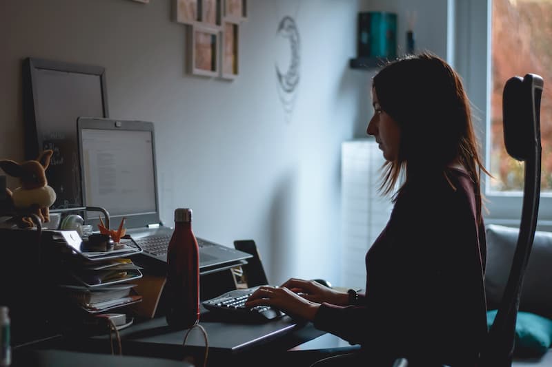 a women working from home Feature Image For: 5 proven tips for building a thriving remote work culture